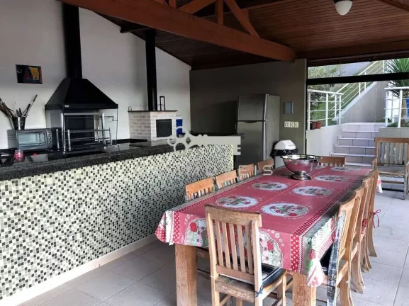 Imagem Moderna mansão à venda na Fazendinha com 5 suítes e lazer completo !