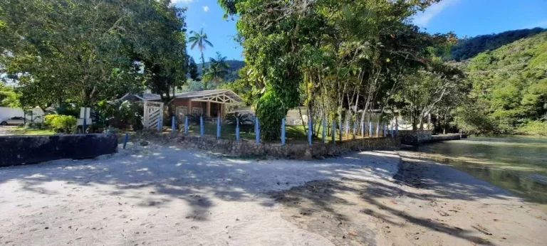 Imagem Casa a beira mar na praia da Tabatinga - Caraguatatuba