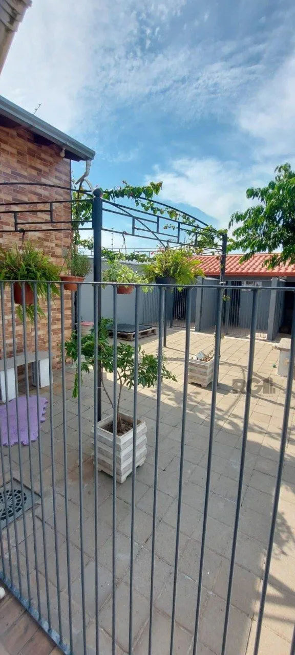 Imagem Casa com 2 dormitórios, sendo 1 suíte no bairro Florida em Guaíba