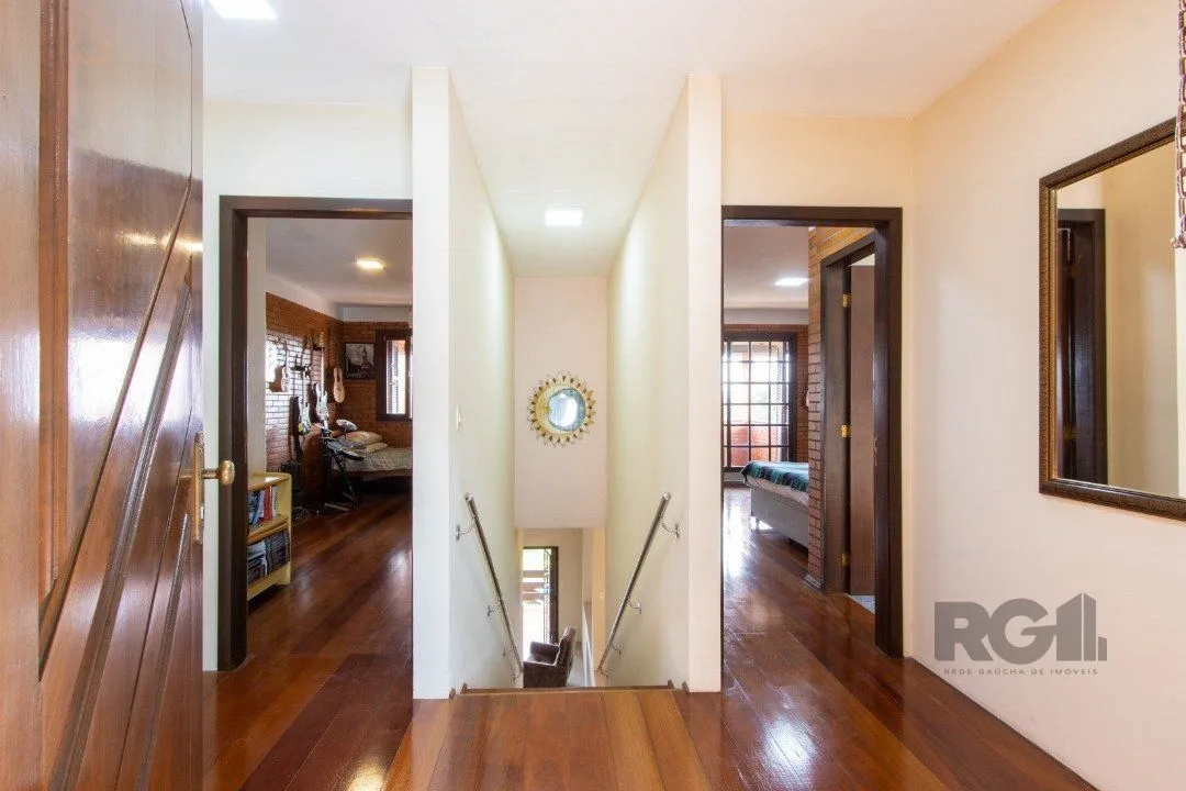 Imagem Casa para Venda - 220m², 3 dormitórios, sendo 2 suites, 5 vagas - Espirito Santo