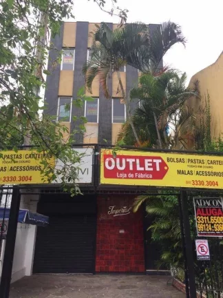 Imagem No bairro Farroupilha, prédio comercial.