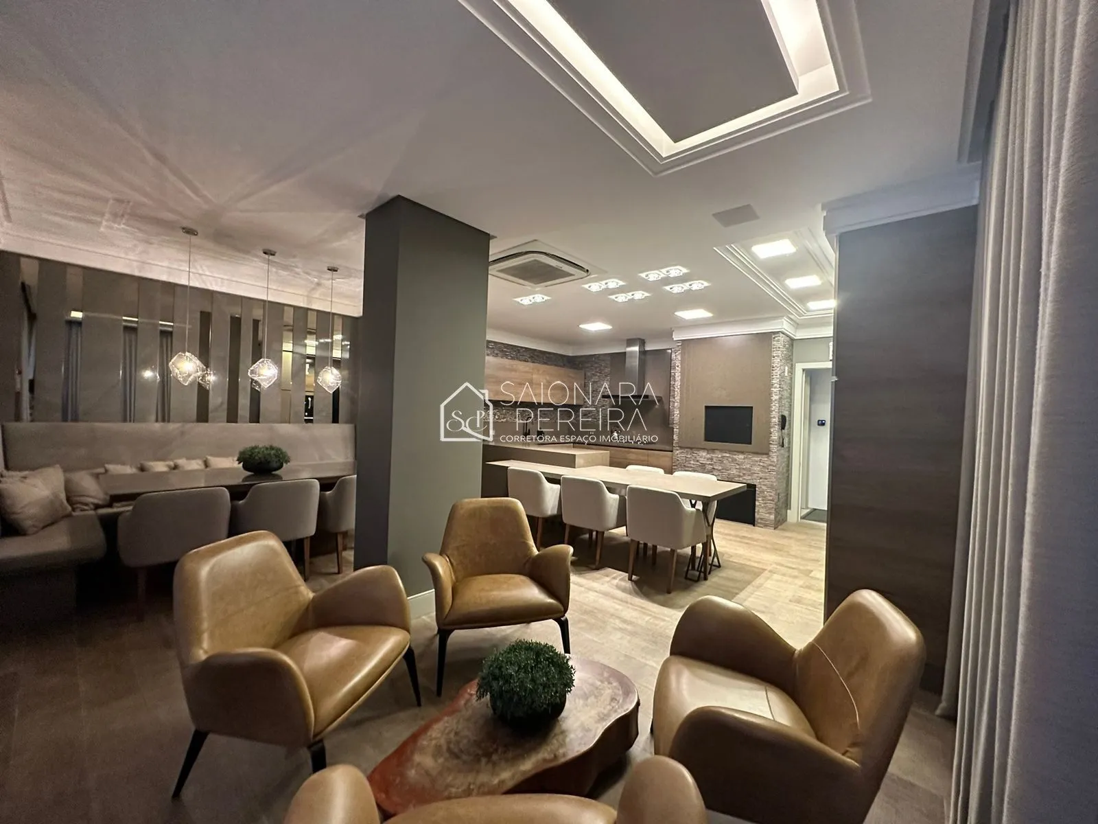 Imagem Apartamento MOBILIADO com 3 suítes e vista para o mar à venda no bairro Estreito, Florianópolis