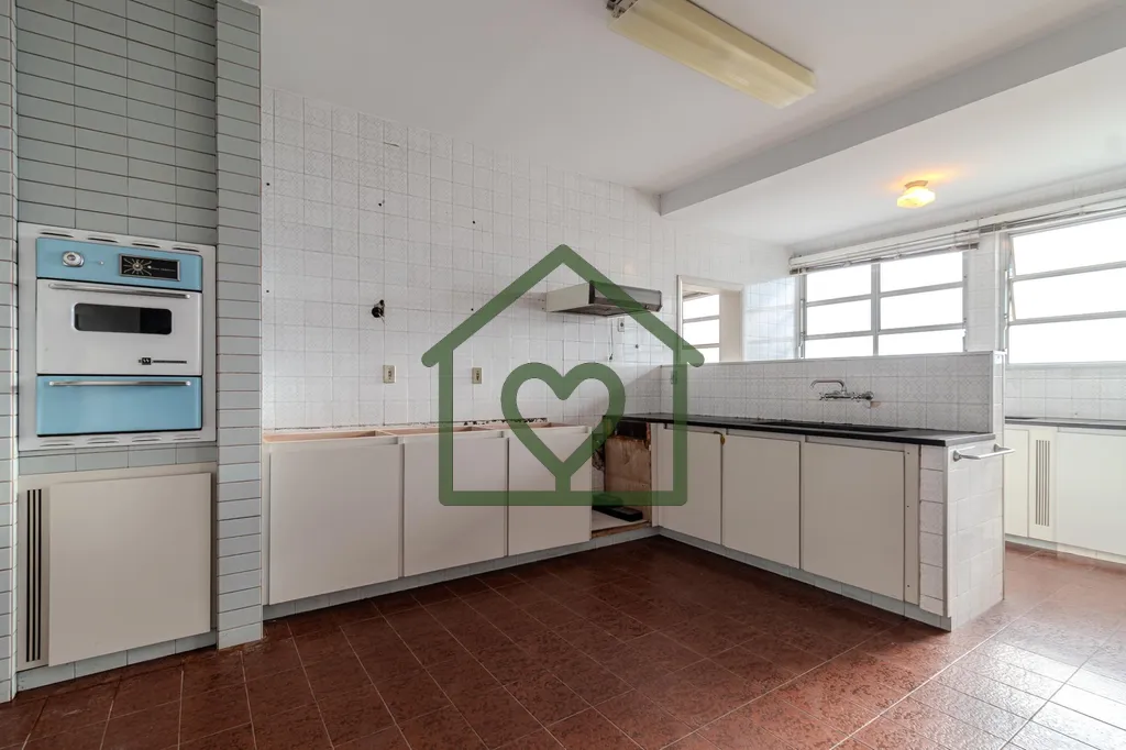 Imagem Referência em um dos endereços mais icônicos de Porto Alegre, este apartamento no Edifício Troca...
