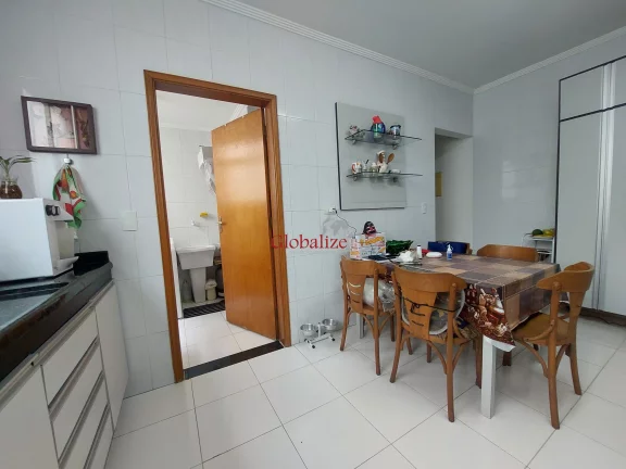 Imagem Casa com 6 Quartos e 5 banheiros à Venda, 212 m² por R$ 1.500.000