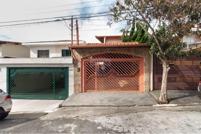 Imagem Casa bem localizada no bairro Vila Marari com 3 dormitórios, 1 suíte, 4 banheiros,2 vagas