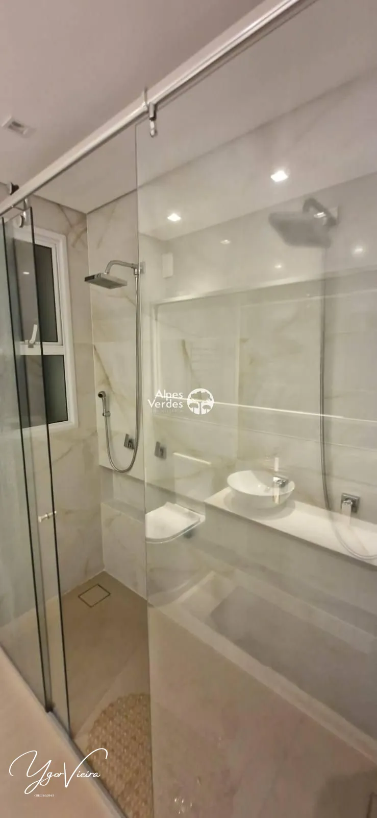 Imagem Vende-se apto mobiliado e decorado em Joinville-2 Suites-R$1.450.000,00