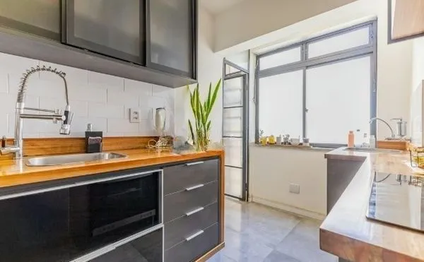 Imagem Apartamento na Cidade Baixa de 1 dormitório e dependência REFORMADO