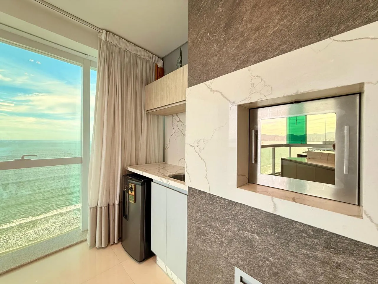 Imagem Apartamento com vista para o mar à venda com 200m2 por R$ 9.300.000,00