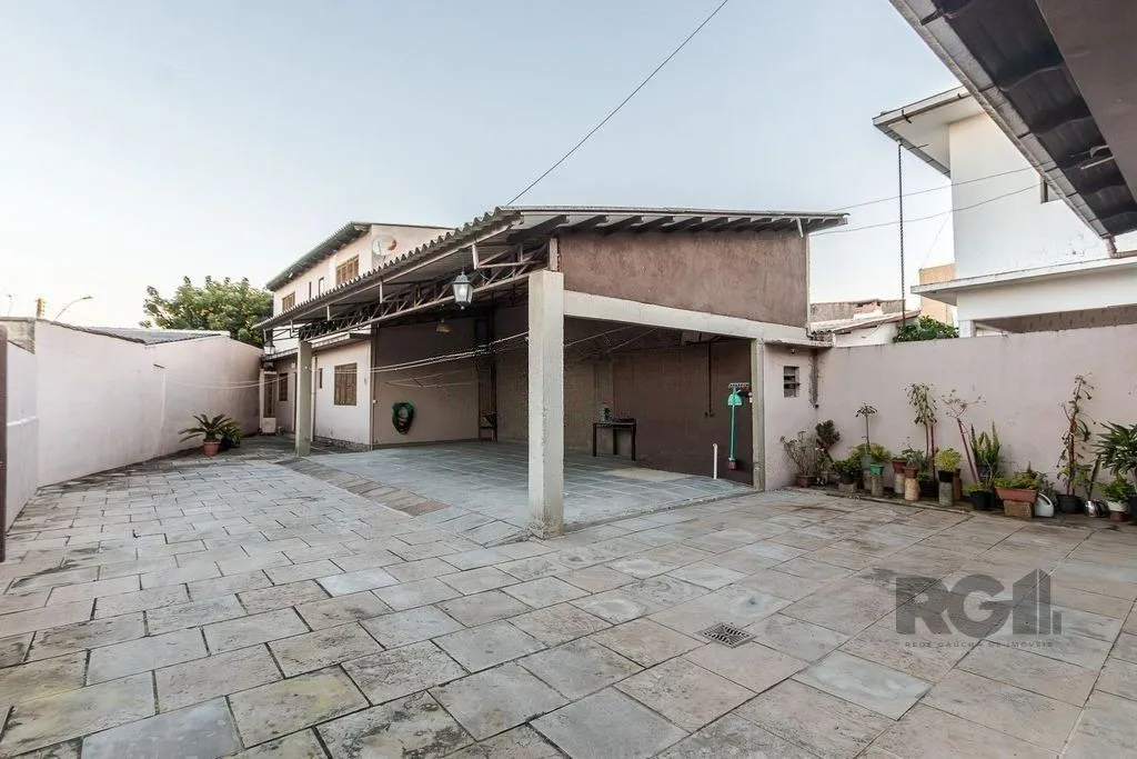 Imagem Casa de 4 dormitórios no bairro Santa Rosa de Lima