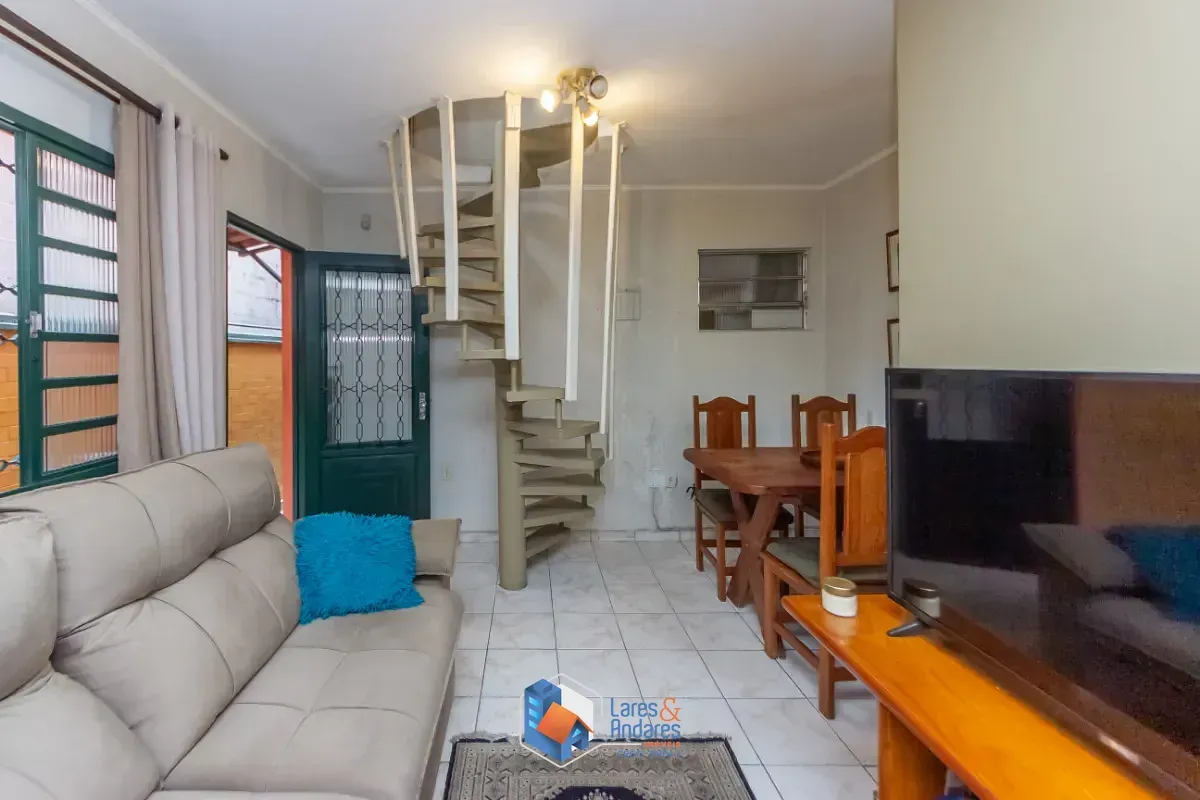 Imagem Casa para venda em Parque da Lapa com 4 quartos, sendo 1 suíte, 190m²