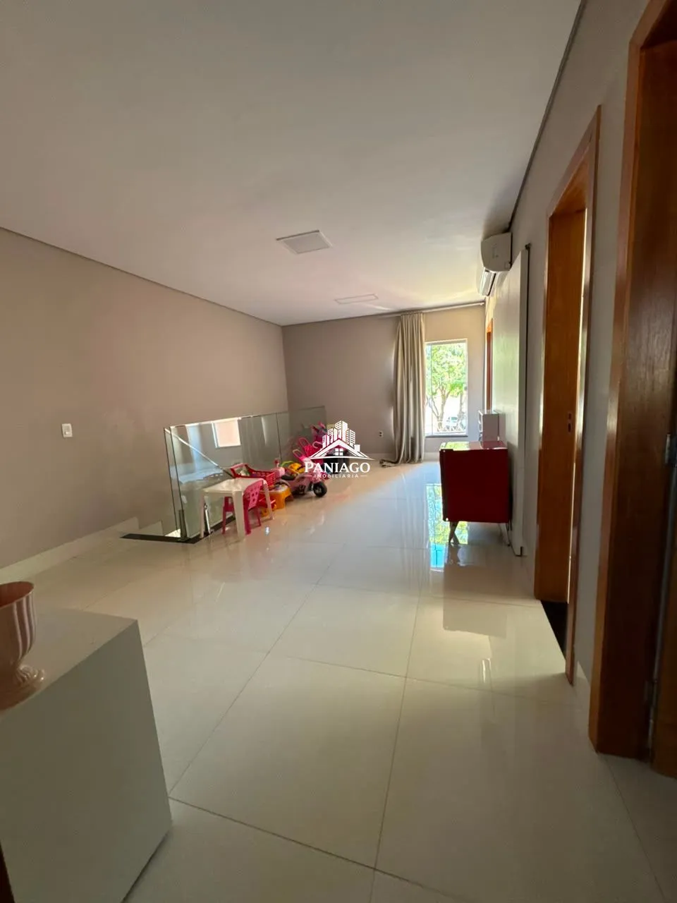 Imagem Sobrado de Alto Padrão com 3 Quartos, Piscina e Espaço Gourmet