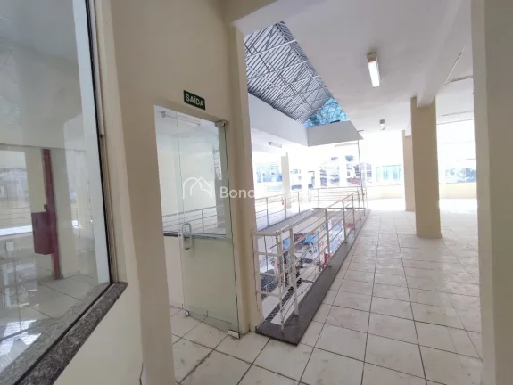 Imagem Galleria comercial à venda no centro de valinhos, varias salas, estacionamento subsolo
No piso tér...