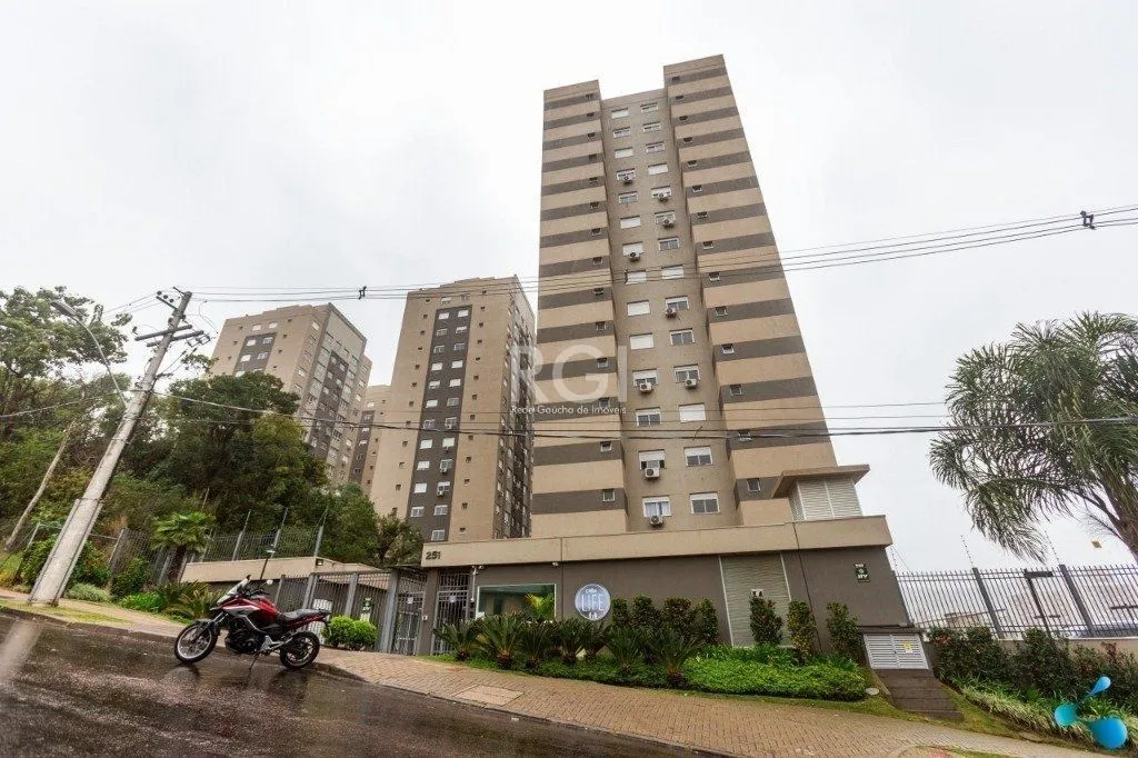 Imagem Vende apartamento, 03 dormitórios, living para dois ambientes, banheiro social, cozinha com churrasqueira e área de serviço e garagem.