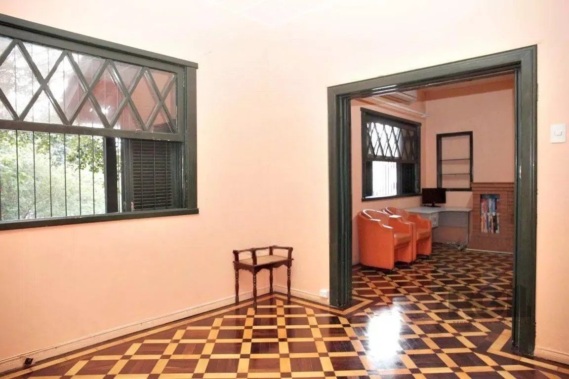Imagem Casa 04 dormitórios, 01suíte, locação,234m² privativos, Petrópolis/Porto Alegre
