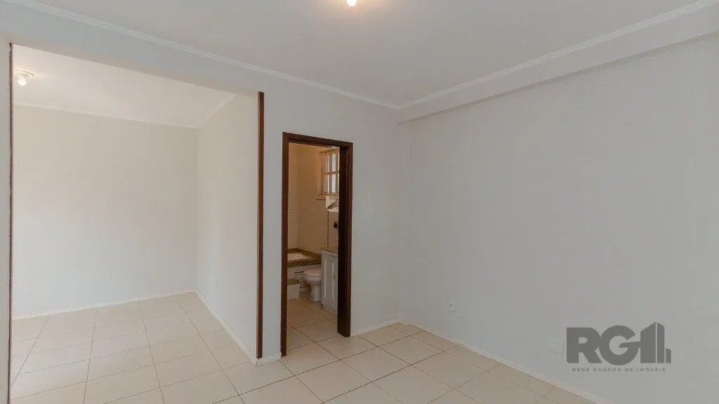 Imagem Casa com 4 dormitórios, 4 vagas no bairro Vila Jardim