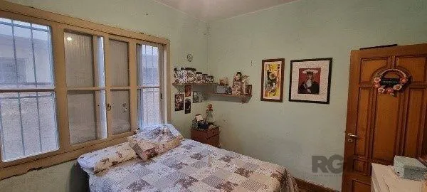 Imagem Vende-se ampla casa 6 quartos, 2 suítes, 5 vagas de garagem, churrasqueira e duas entradas individuais - 360m² - Chácara das Pedras