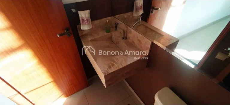 Imagem Linda casa praticamente térrea, localizada em condomínio com fácil acesso às Rodovias Anhanguera...