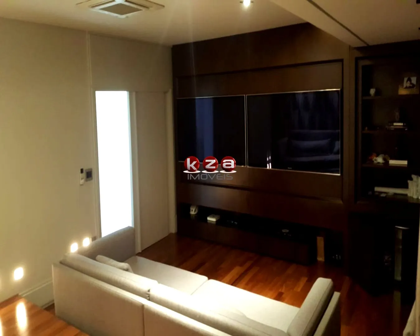 Imagem Luxuosa casa de alto padrão no Condomínio Portal do Lago em Valinhos-SP: 3 suítes, 3 salas, 5 banheiros, 4 vagas de garagem, 454m².