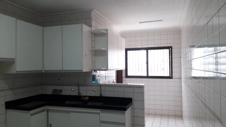 Imagem Apartamento com 4 Quartos para Alugar, 200 m² em Batista Campos - Belém