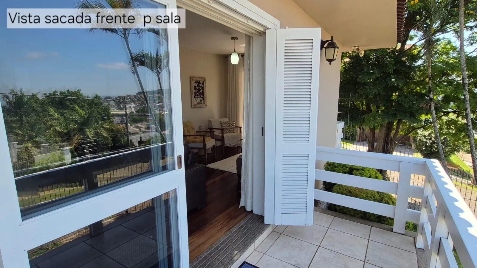 Imagem Excelente casa de 4 dormitórios, 1 suíte e 2 vagas em Novo Hamburgo.
