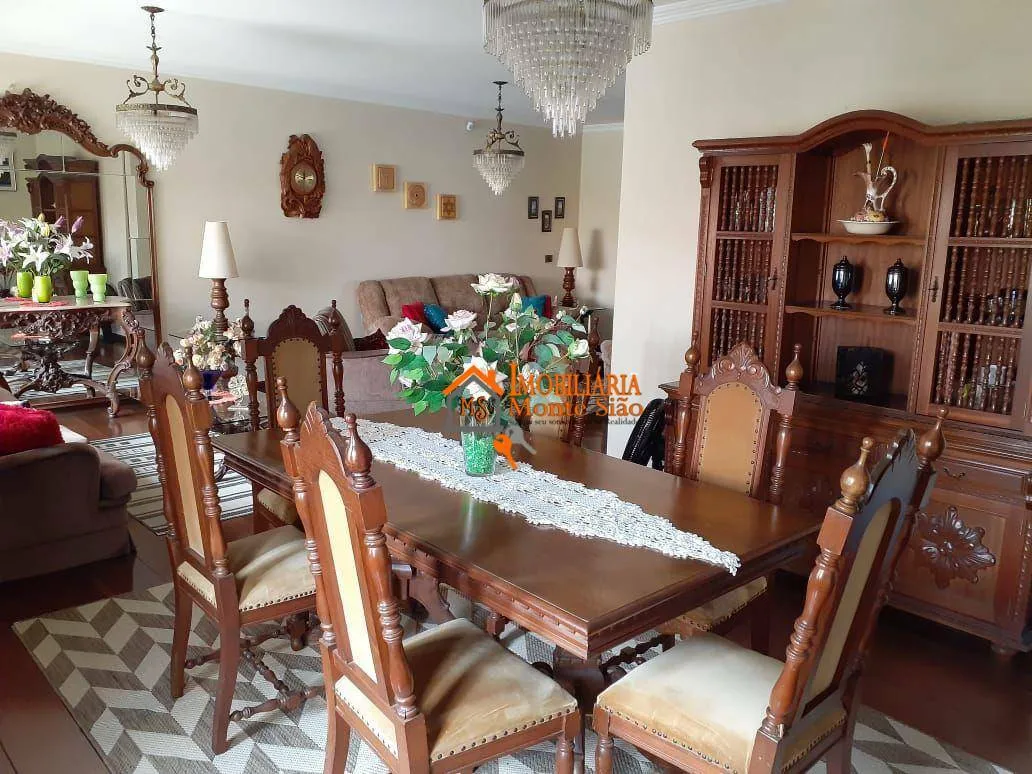 Imagem Casa com 3 dormitórios à venda, 398 m² por R$ 1.500.000,00 - Vila Galvão - Guarulhos/SP