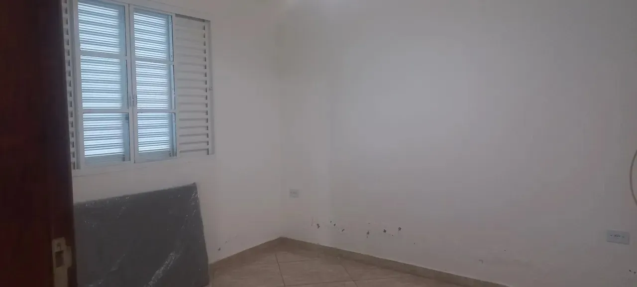 Imagem Chácara à venda no Centro de Piedade-SP: 2 quartos, 1 suíte, 1 sala, 2 banheiros, 2 vagas de garagem, 1.000 m² de área.