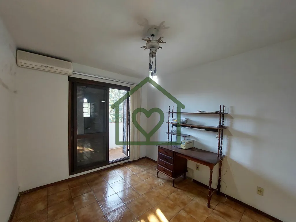 Imagem Casa à venda no bairro Rio Branco, Porto Alegre, com 176,33 m2 de área construída em terreno de 1...