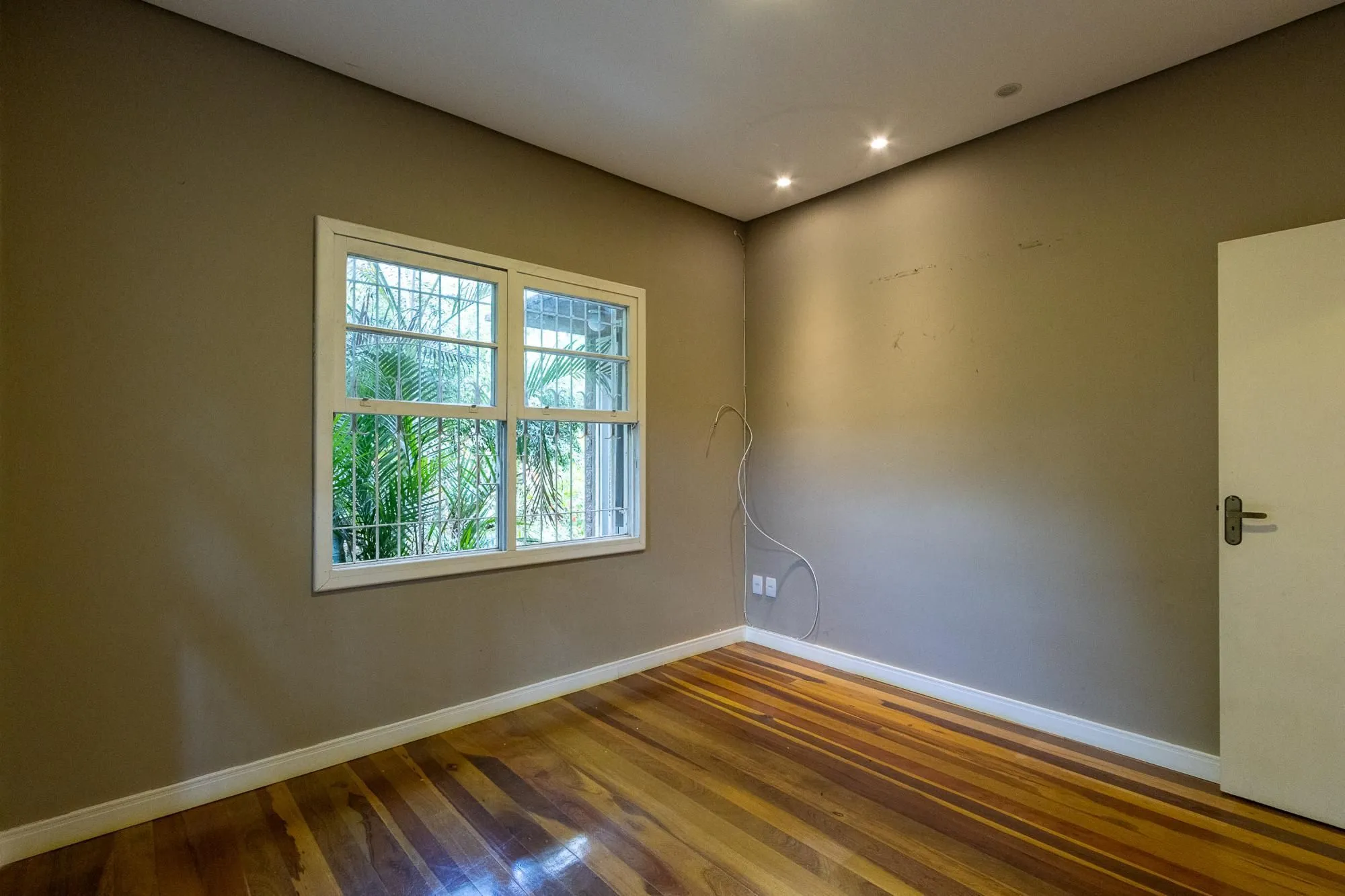 Imagem Bela casa térrea, 2 dormitórios e 1 suite - Parte alta do Bairro Espirito Santos
