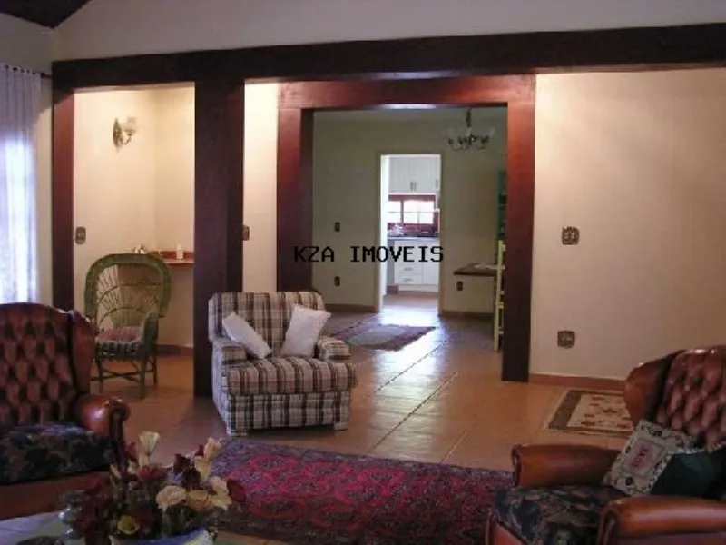 Imagem Imponente mansão de alto padrão em condomínio exclusivo de Valinhos-SP: 4 quartos, 2 suítes, 5 banheiros, 3 vagas, 450m².