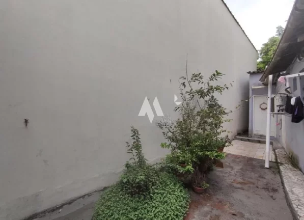 Imagem Casa na encruzilhada com 4 quartos sendo 1 suíte