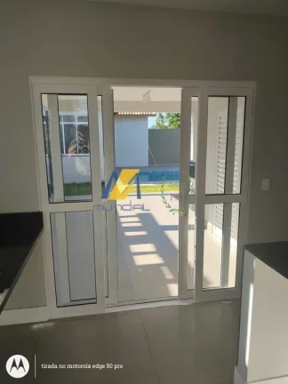 Imagem Linda Casa com 239 m² em Condomínio à Venda com 3 Quartos e 1 Suíte