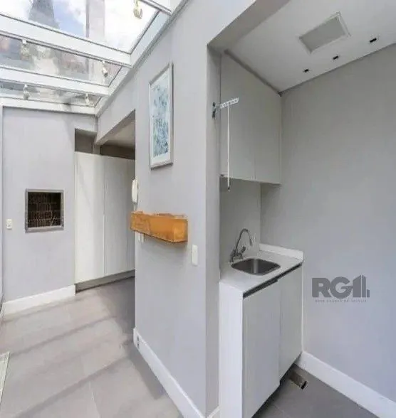 Imagem Excelente casa de 220m² com 3 dormitórios no bairro Tristeza.