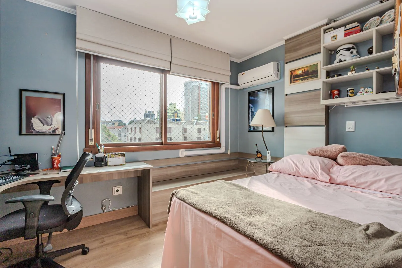 Imagem Apartamento no bairro Menino Deus de 4 dormitórios e vaga