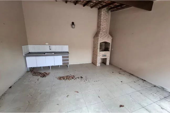 Imagem Casa para locação com 290m², 3 dormitórios, sendo 1 suíte, 4 vagas de garagem coberta e edícula com quarto e banheiro por R$4.500,00 - Vila Jaguara-SP