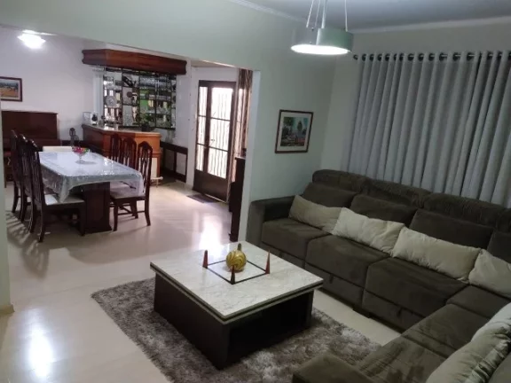 Imagem Casa em área nobre, 3 dormitórios com 1 suíte.