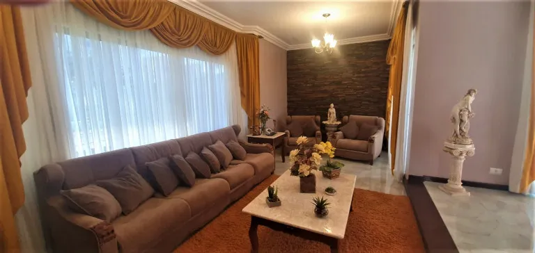 Imagem Casa com 3 Quartos à Venda, 223 m² em Novo Mundo - Curitiba
