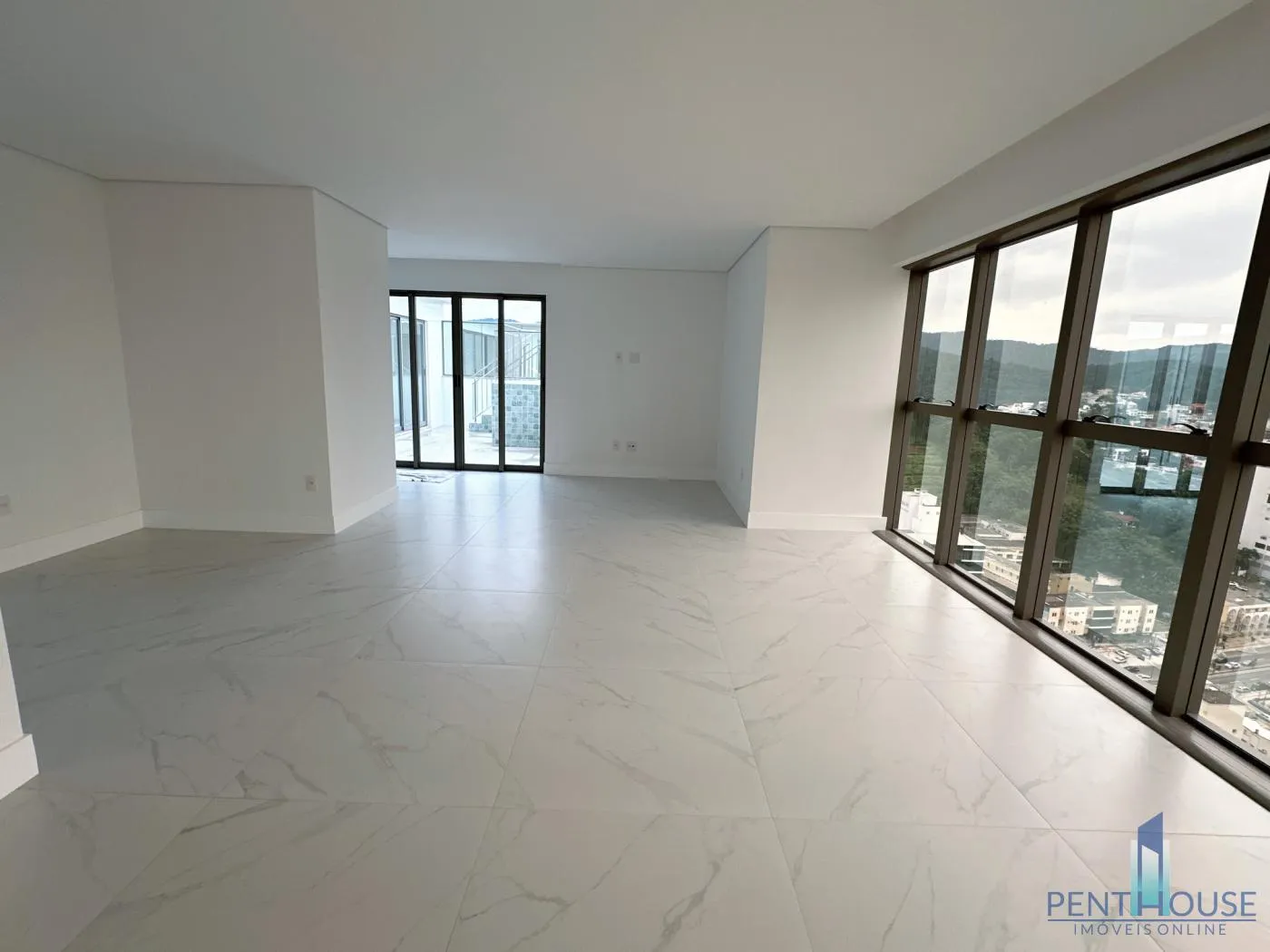 Imagem Cobertura Duplex para Venda em Balneário Camboriú, PIONEIROS, 5 dormitórios, 4 suítes, 6 banheiros, 6 vagas