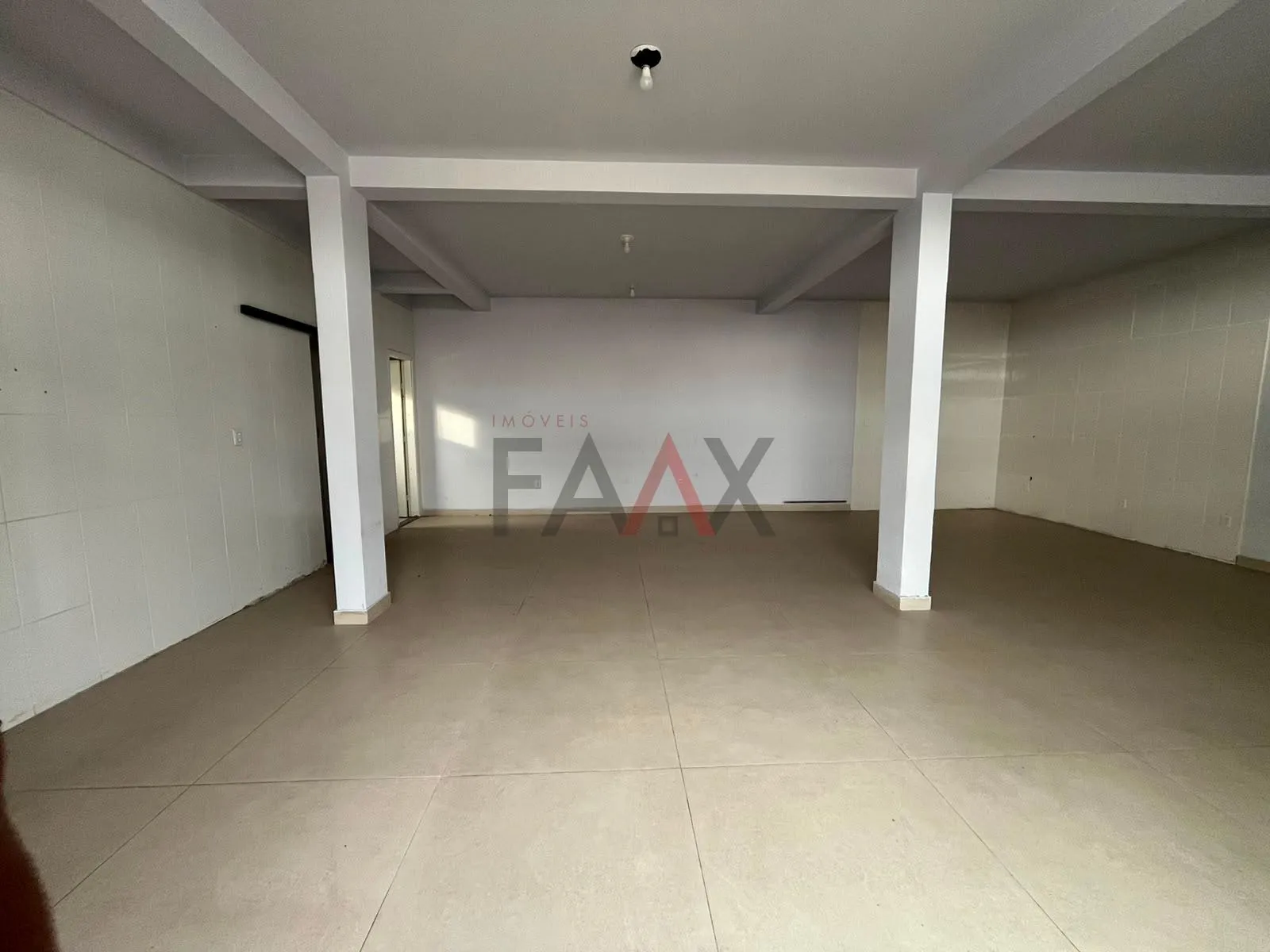 Imagem Sala Comercial 65m² na Santa Cruz com Estacionamento Próximo a Faculdades