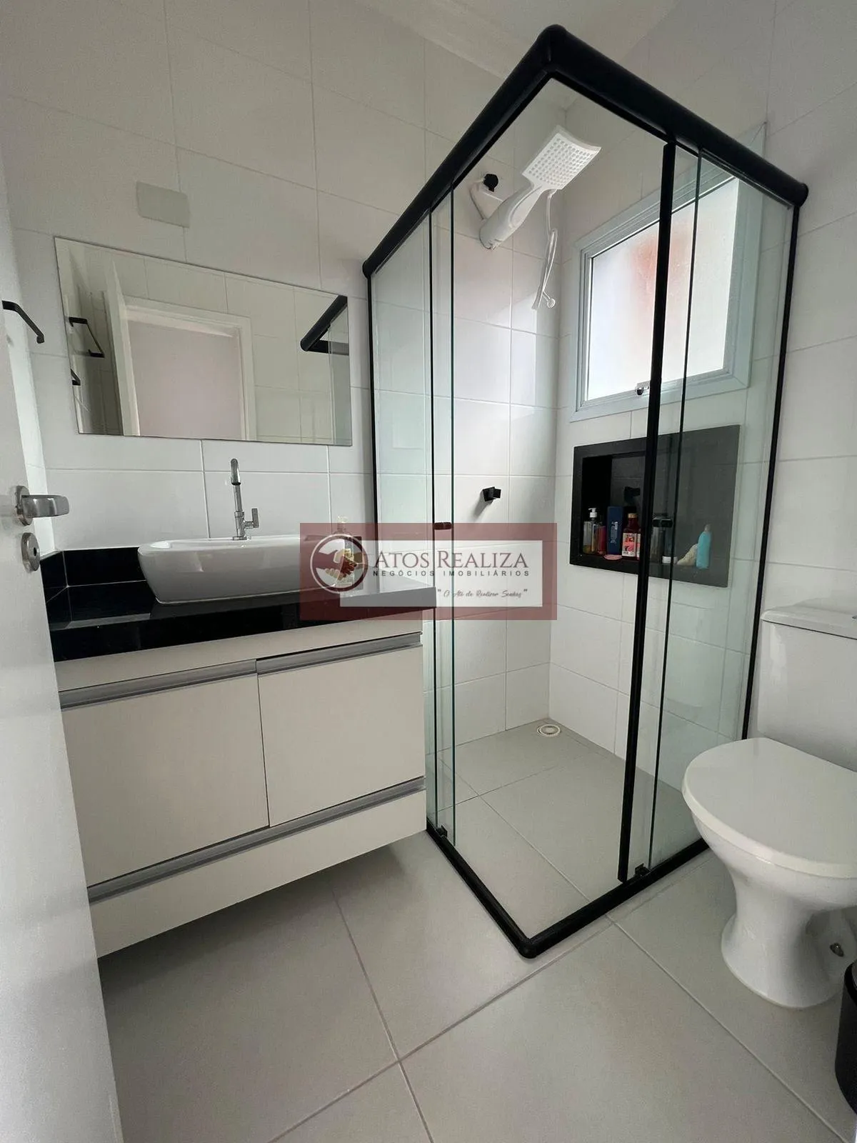 Imagem Vendo sobrado novo com planejados. Lindo sobrado de 143m² no Jardim presidência, Imóvel de 3 Dormitorios com Armários, sendo 2 suítes, Closet, 2 vagas de garagem, Palnejados na cozinha e banheiro, Àres gourmet com churrasqueira, Agente uma visita e se sur