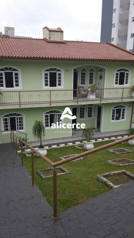 Imagem Casa à venda com 6 quartos 2 suítes, 250m² em Praia Comprida São José