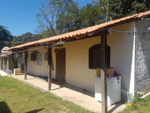 Imagem VENDA DE CHÁCARA NO RETIRO, EM ARUJÁ/SP, 4.300m² com 2 casas, 5 quartos, piscina. CONSULTE-NOS.