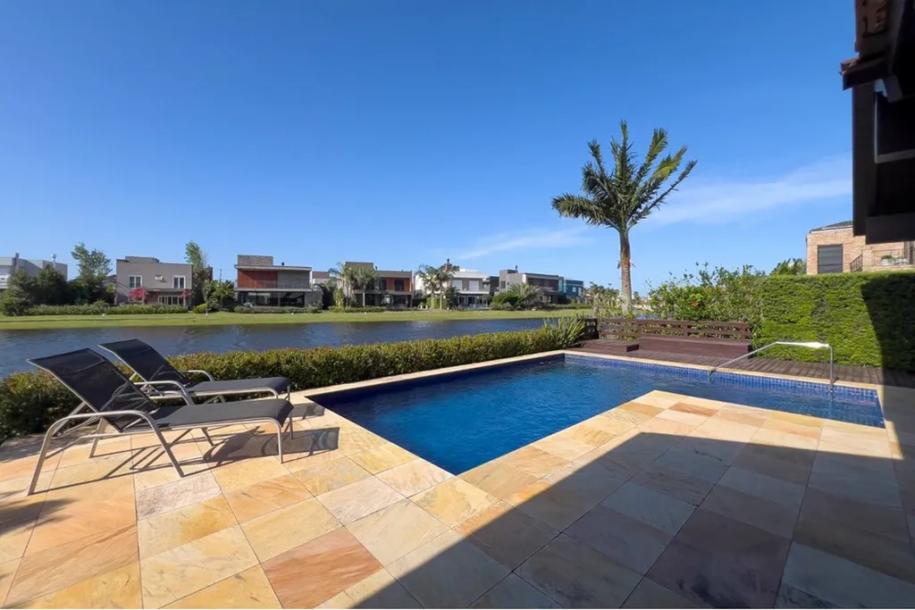 Imagem Casa de condomínio à venda em Xangri-Lá, Centro, com 4 quartos, 274m2
