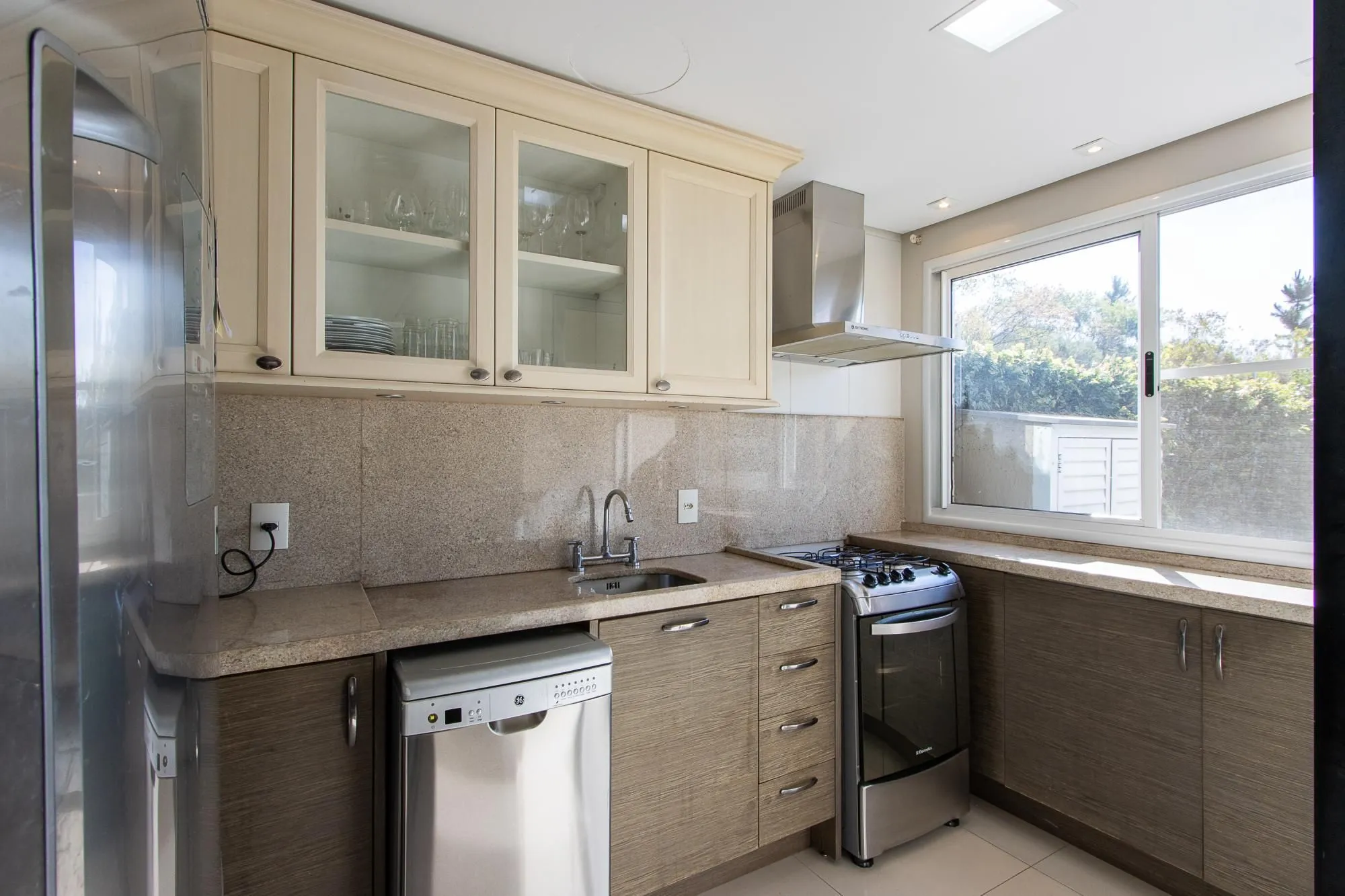Imagem Casa condomínio | 3 dormitórios | 1 Suíte | 240,82 Privativos | 2 Vagas | Bairro Teresópolis