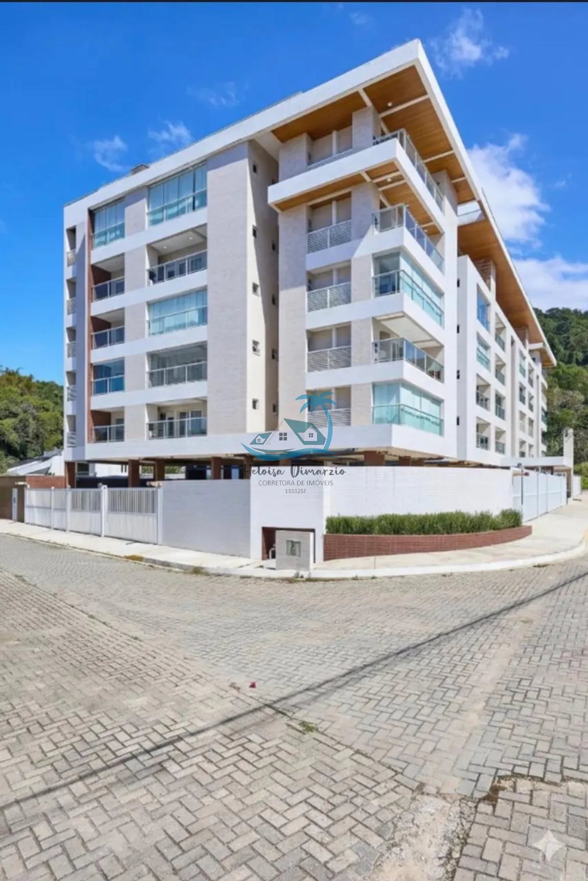 Imagem Belíssimo apartamento novo e mobiliado a venda na Toninhas em Ubatuba.