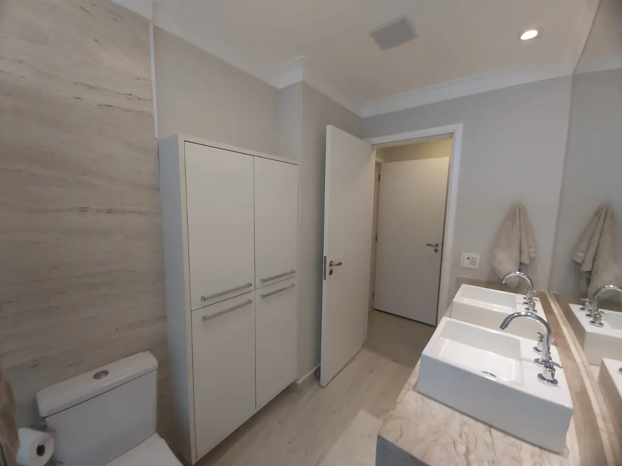 Imagem "Luxuoso Apartamento no Edifício More em Alphaville - 156m² de Conforto e Segurança"