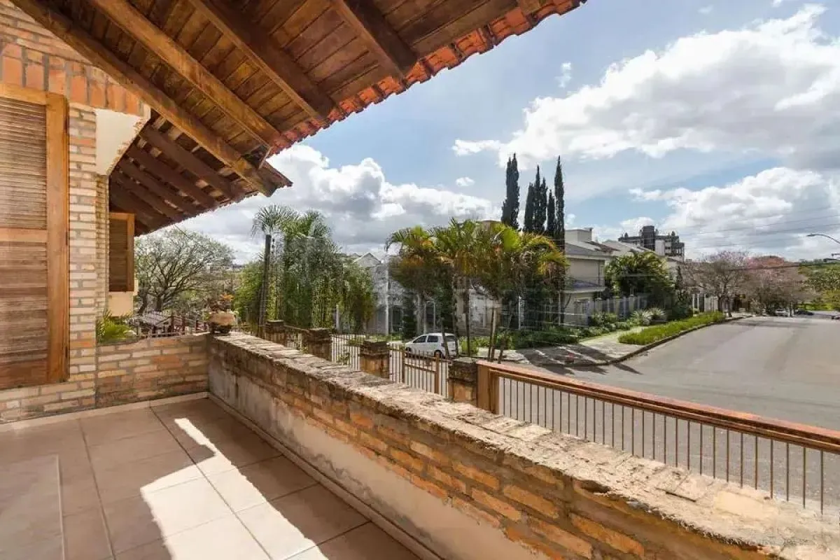 Imagem Casa térrea com 5 dormitórios, 2 suítes, 3 vagas.