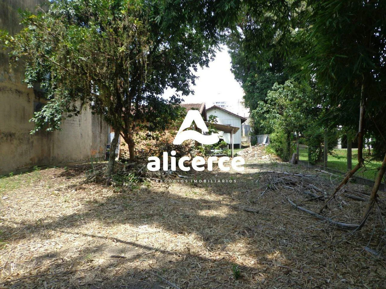 Imagem Terreno à venda com , 678m² em Barreiros São José