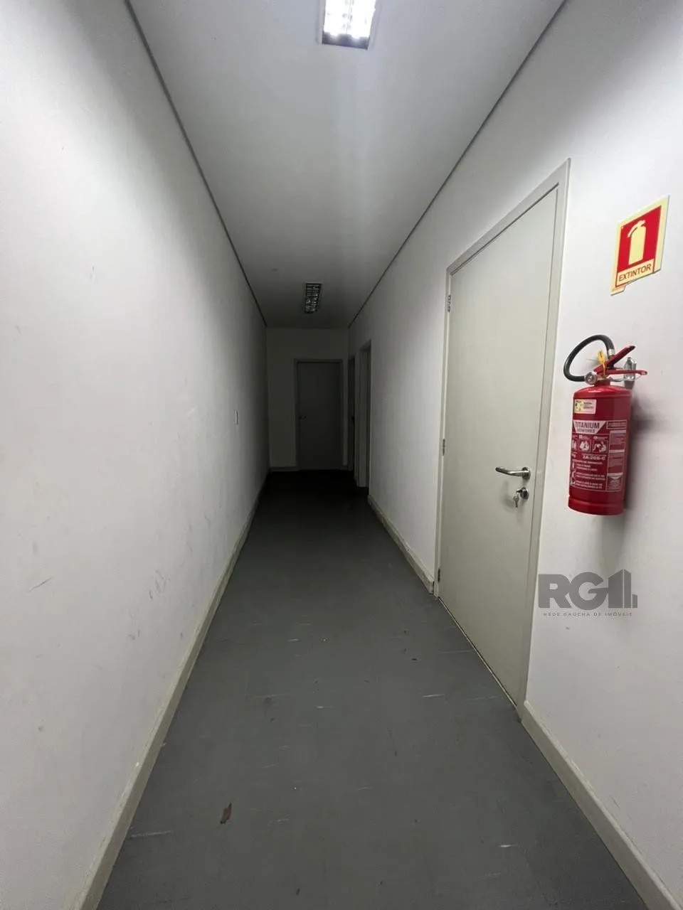 Imagem Loja para Venda - 450m², 0 dormitórios, 1 vaga - Petrópolis