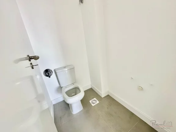 Imagem Apresentamos este elegante apartamento novo, nunca habitado, que une conforto, tecnologia e localiza...