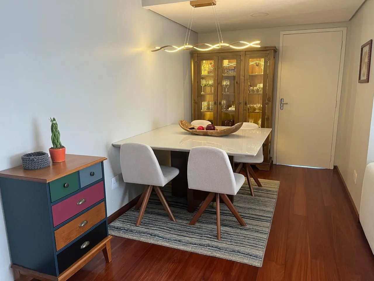 Imagem Apartamento de 2 quartos, 2 banheiros e 1 vaga de garagem no bairro Santana POA